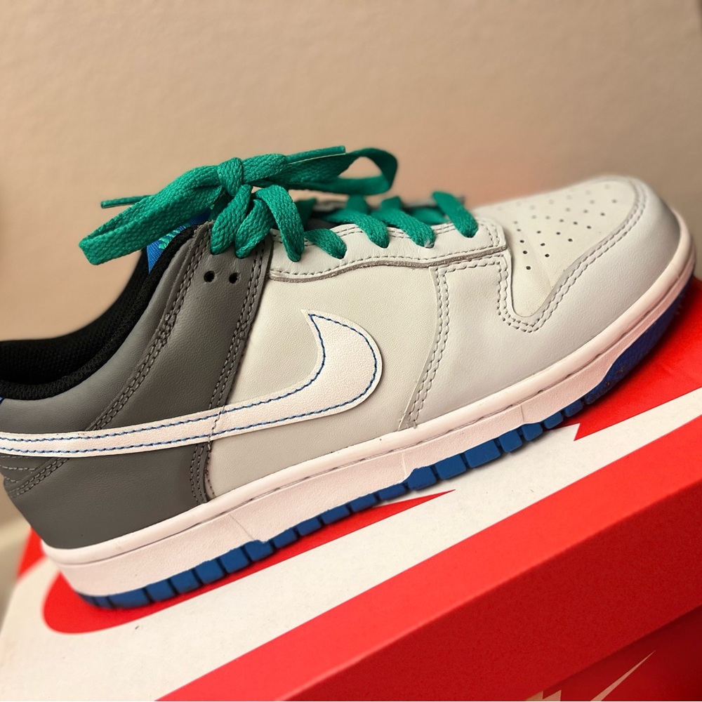 Nike Dunk Low (GS) in Red and White